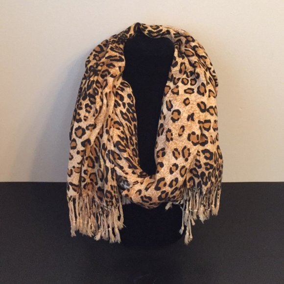 Italy Design Accessories - NWOT Italy Design Cheetah Print Scarf